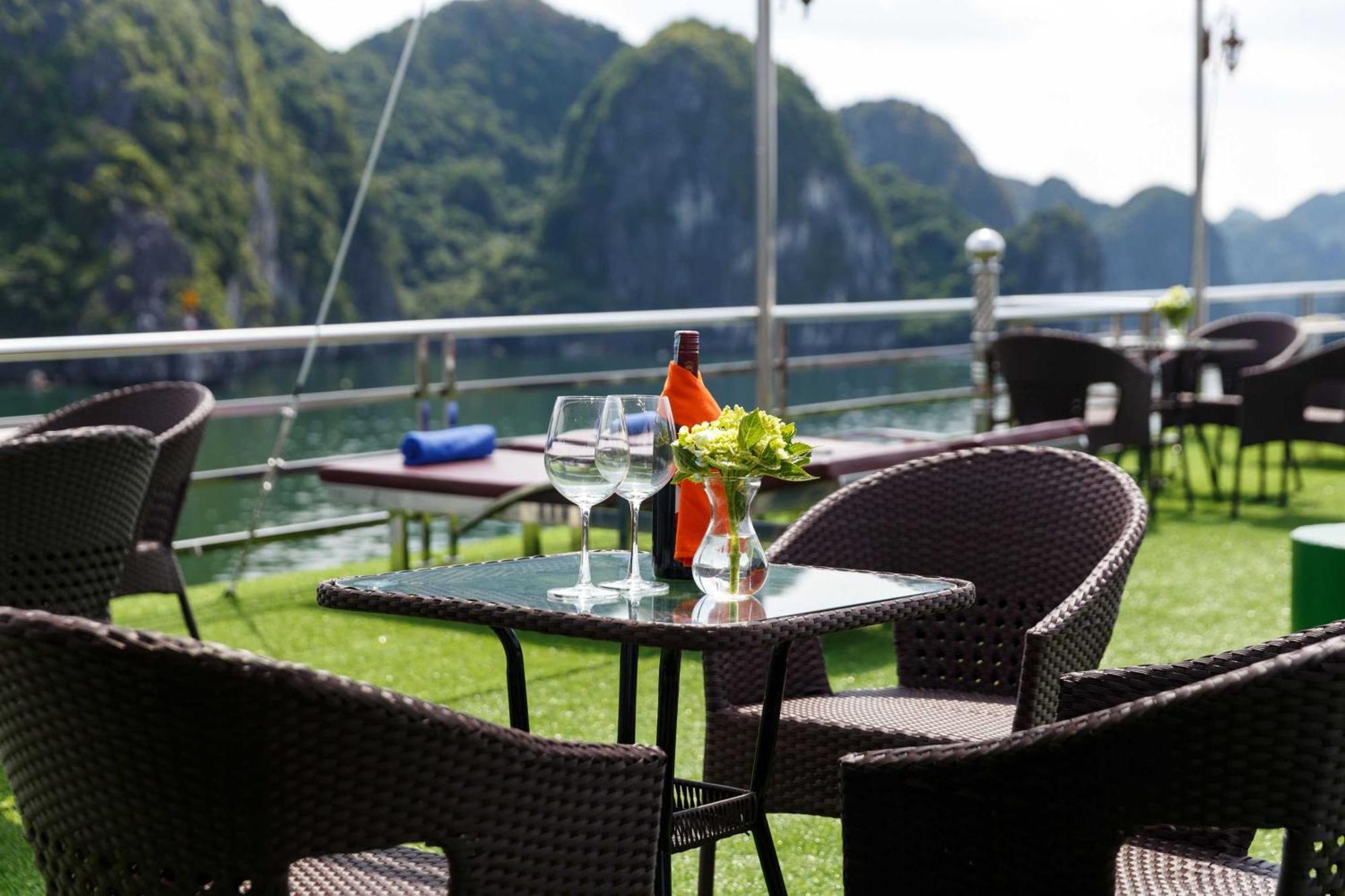 Venezia Boutique Cruises - Catba Island Hotel Chan Chau Exterior photo